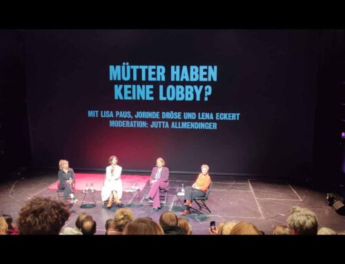 WIR MÜSSEN REDEN! Mütter haben keine Lobby? – Der Rote Tisch im Berliner Ensemble